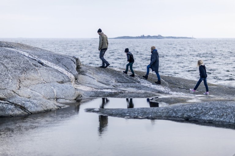 Cliff walking in the archipelago