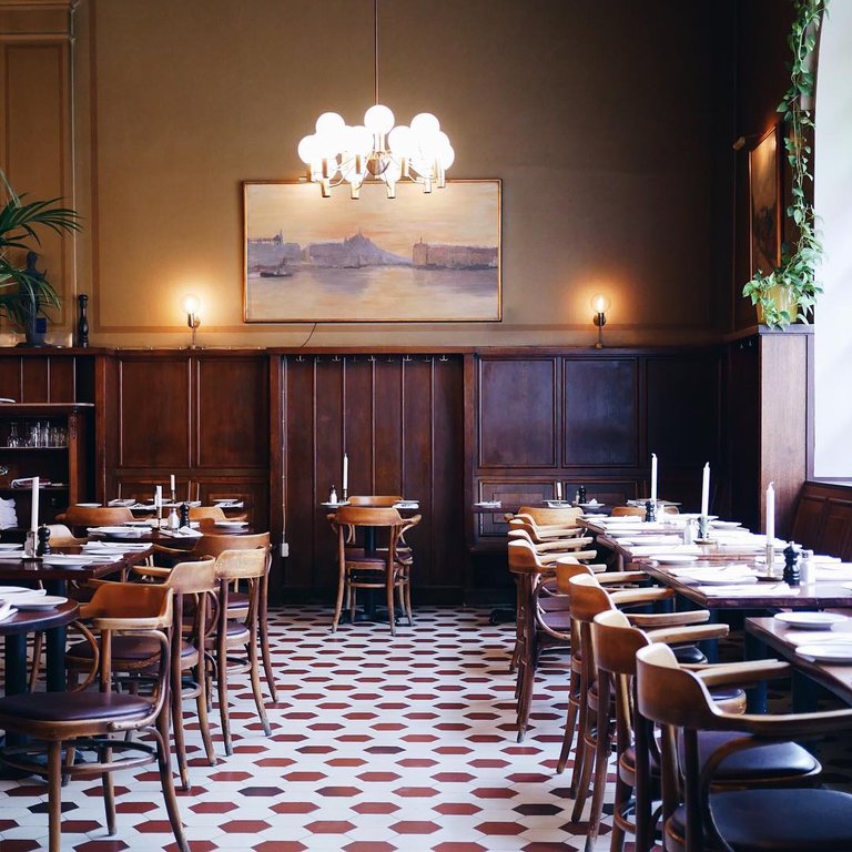 Restaurants in Stockholm. The main dining room at restaurant Pelikan in Stockholm.