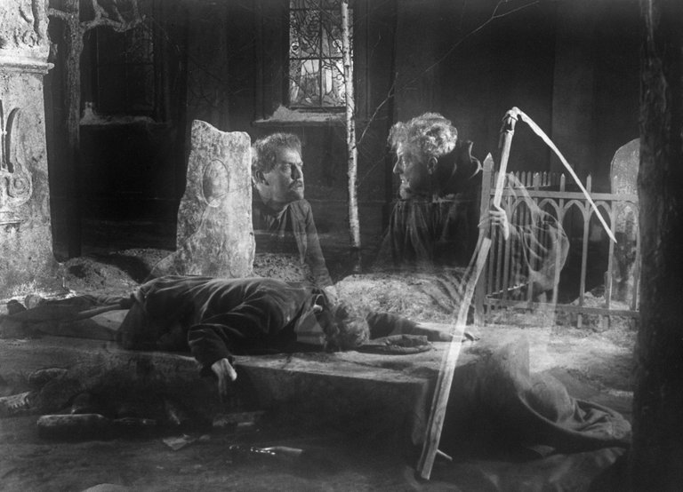 A scene from the silent film "The Phantom Carrige". Two actors are sitting and talking at a graveyard. Julius Jaenzon, © AB Svensk Filmindustri (1921) Archive picture: Svenska Filminstitutet