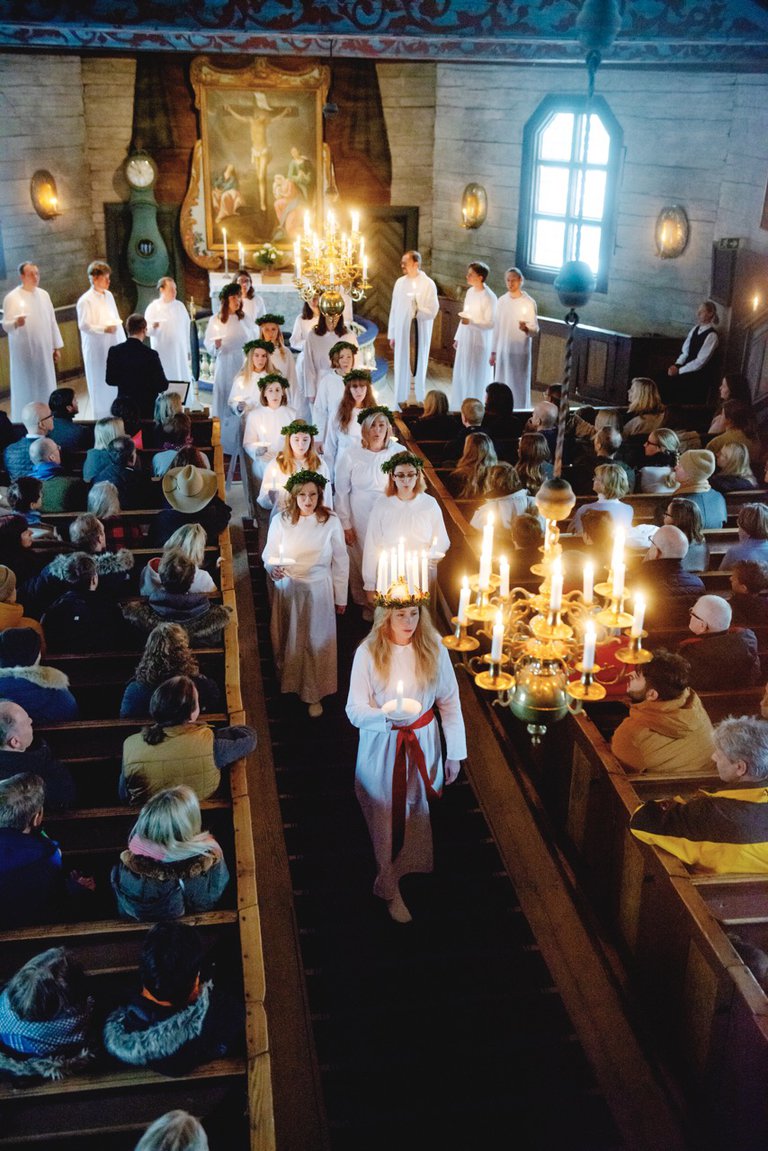 Lucia procession in Seglora church.