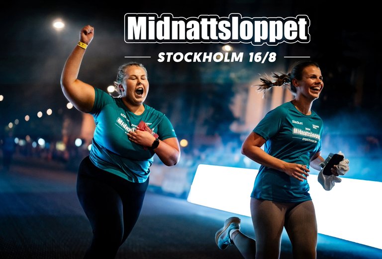 Two women in training clothes are running at night, participating in the event "The Midnight Run" in Stockholm.