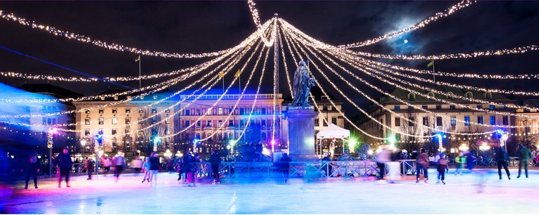 Skating rink with visitors at night.