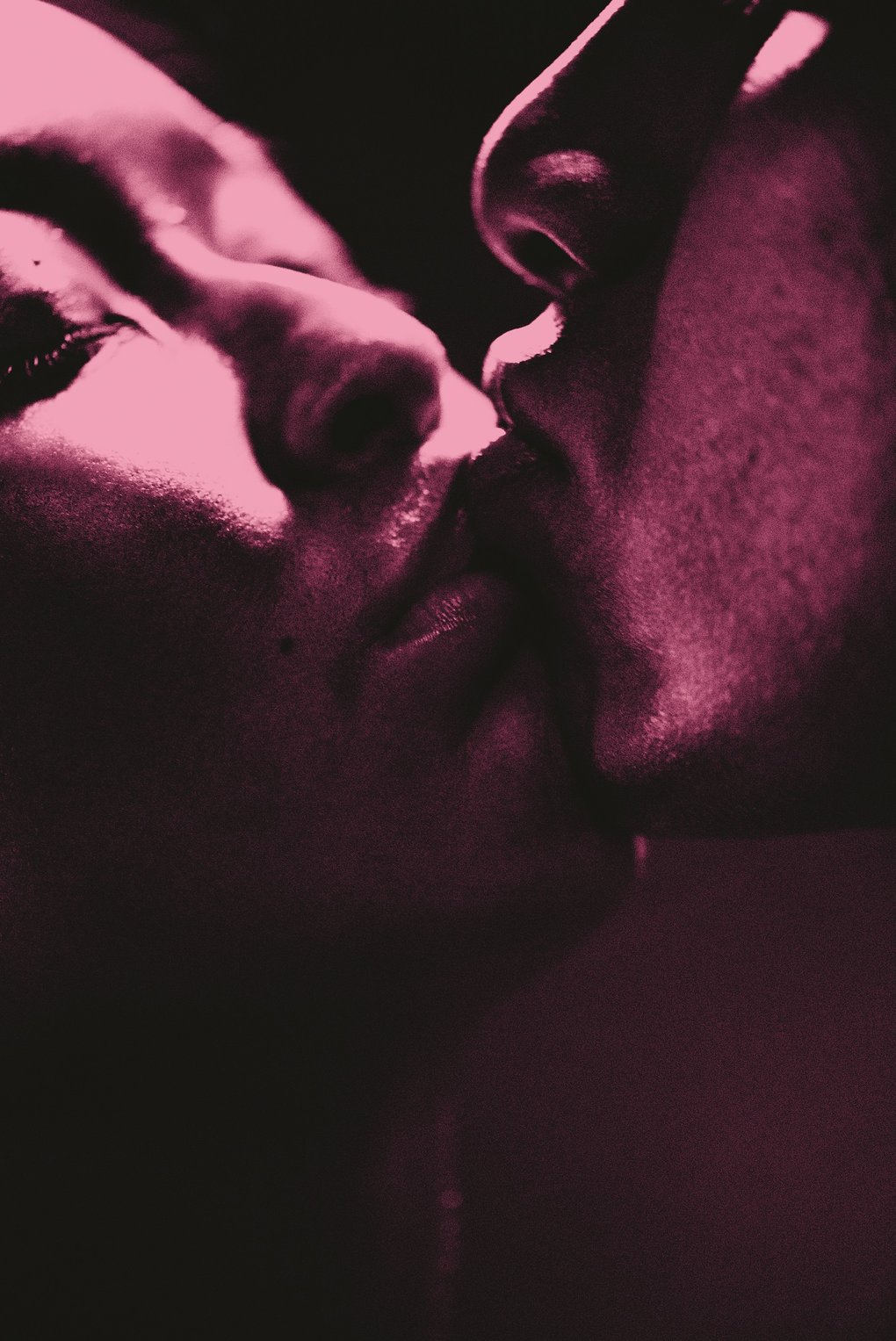 Juliet and Romeo sharing a kiss.