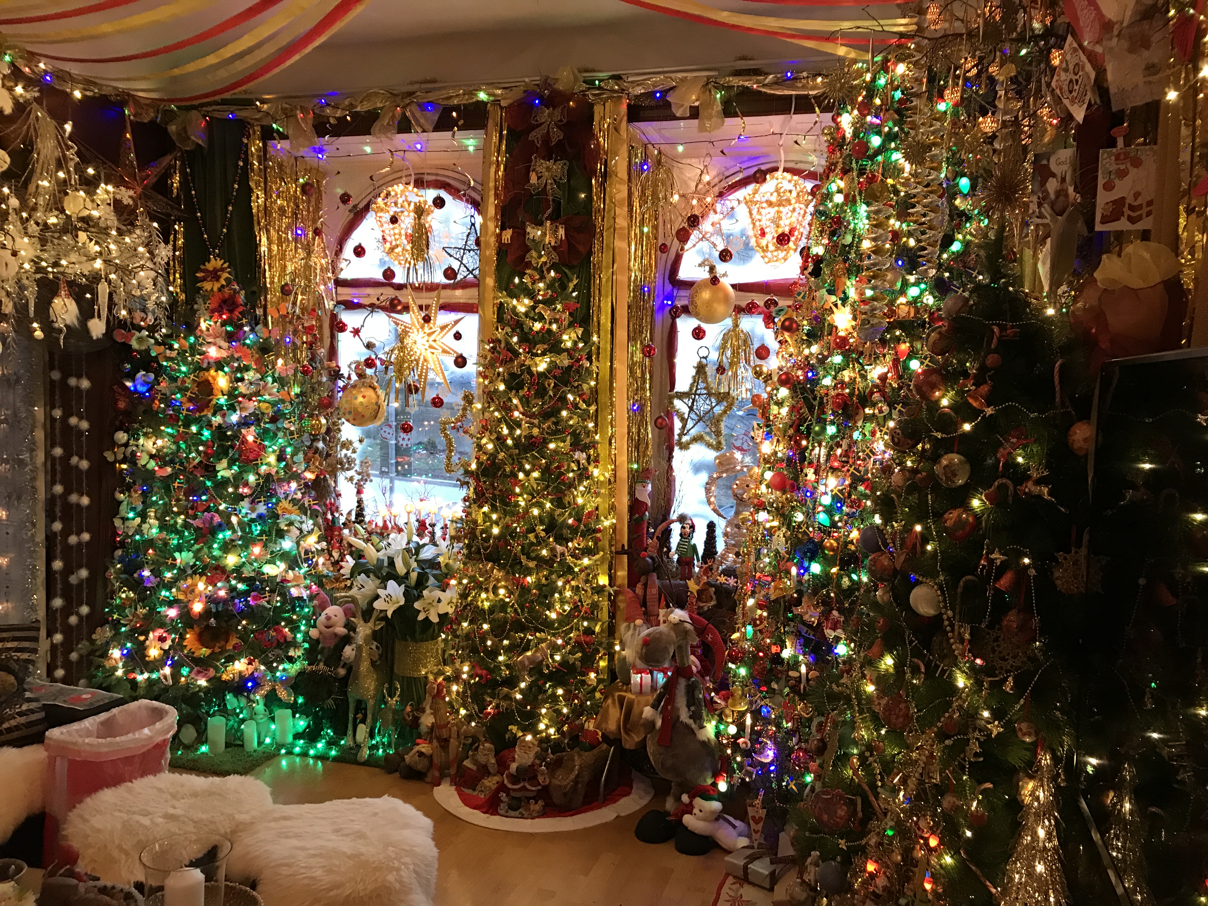 extreme indoor christmas decorations